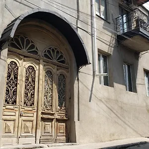 Konukevi Family, Tiflis